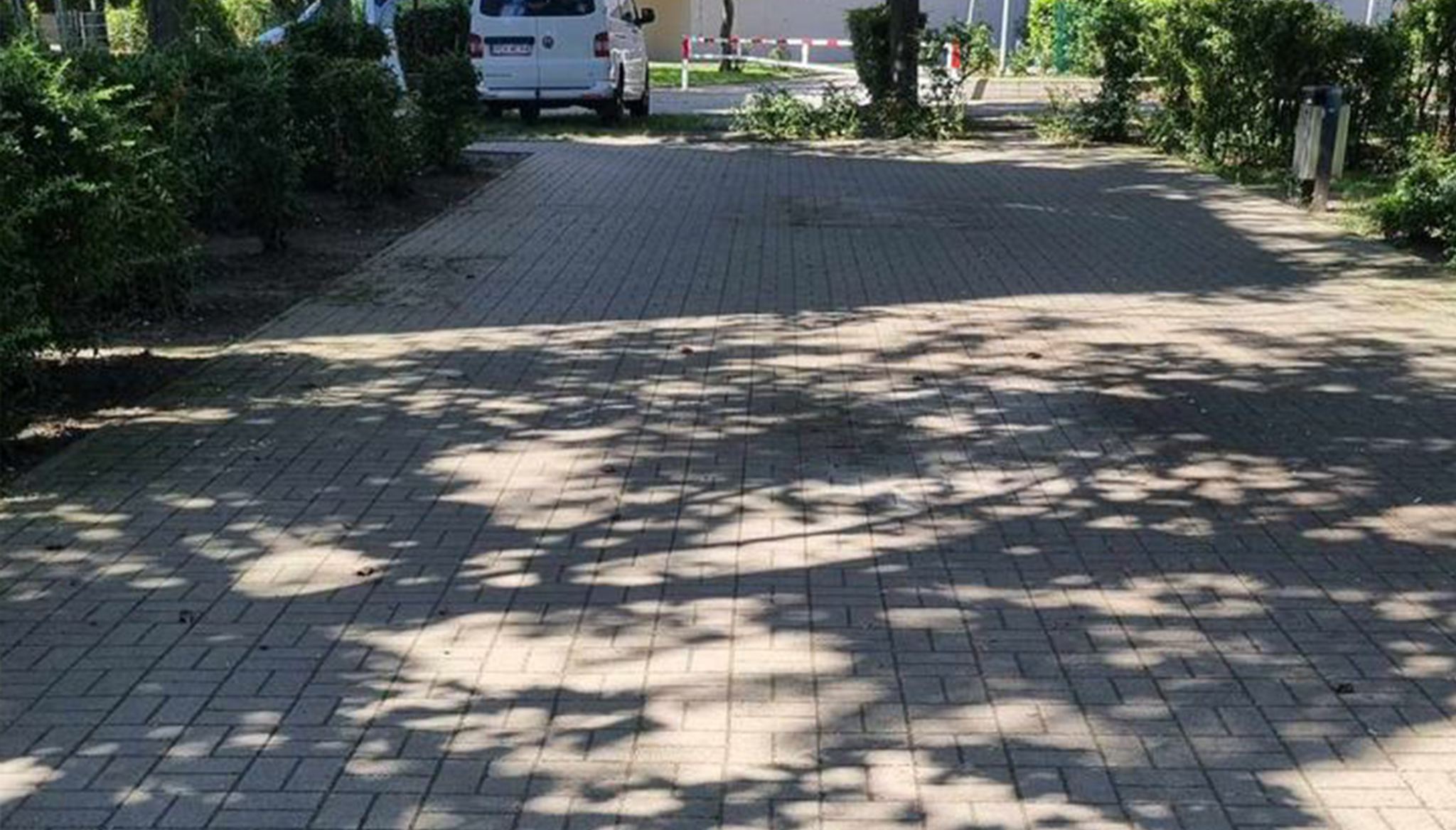 tischtennisplatten bänke motorad stellplatz