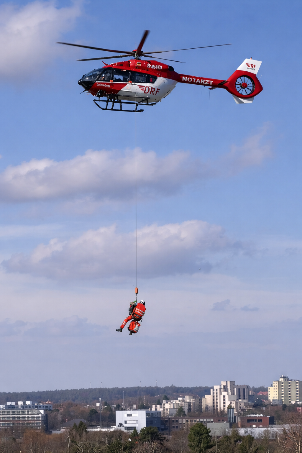 eebd0836-6356-49e6-b701-80632177a71e hubschrauber rettungseinsatz